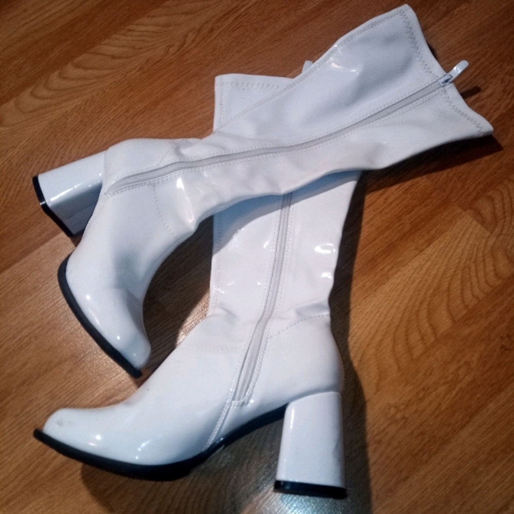 Ellie White Leather 70s Style Go-go Boots